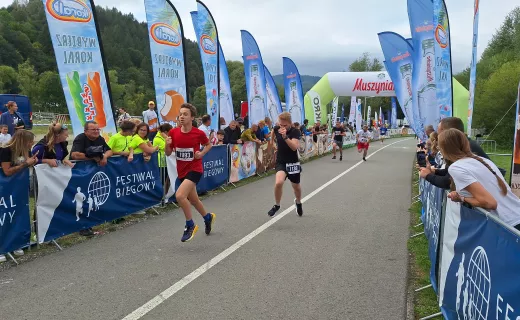 Bieg na 1 km cieszył się wielkim zainteresowaniem na Festiwalu Biegowym w Piwnicznej - 33